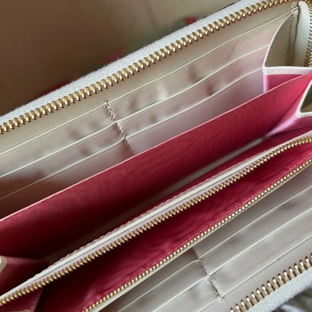 SALE ❤️GUCCI apple print round zipper long wallet 🌸🌷 - Picture 6 of 9